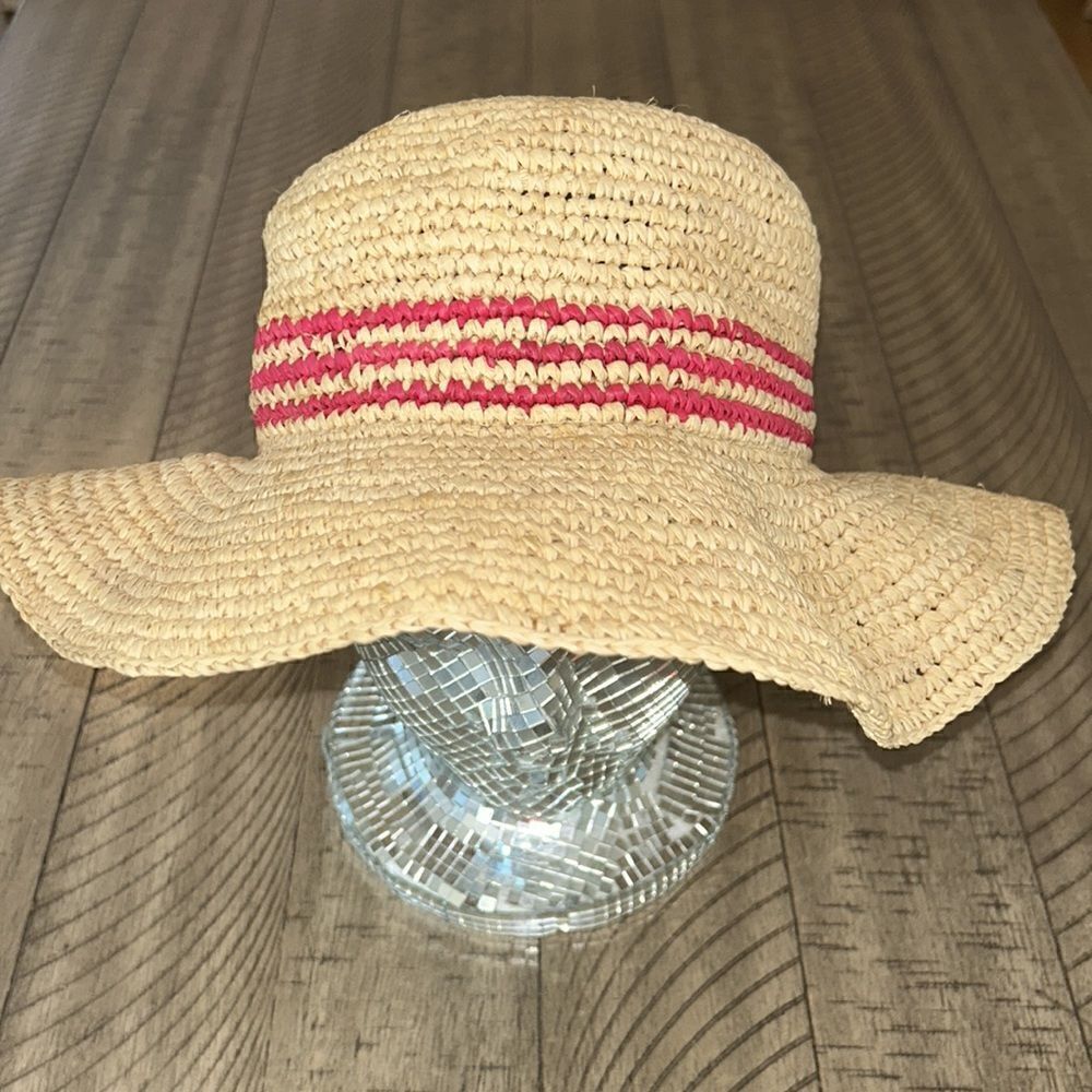 Fun 🤩 Hat 👒 fabulously flexible Pack away!!! ✈️ 🏝️ 🕶️ 👄 💄 Pink Stripes